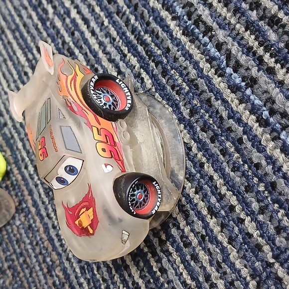 HUGE LOT OF 32 Disney Infinity 1.0 2.0 Figures and crytals - Picture 2 of 11